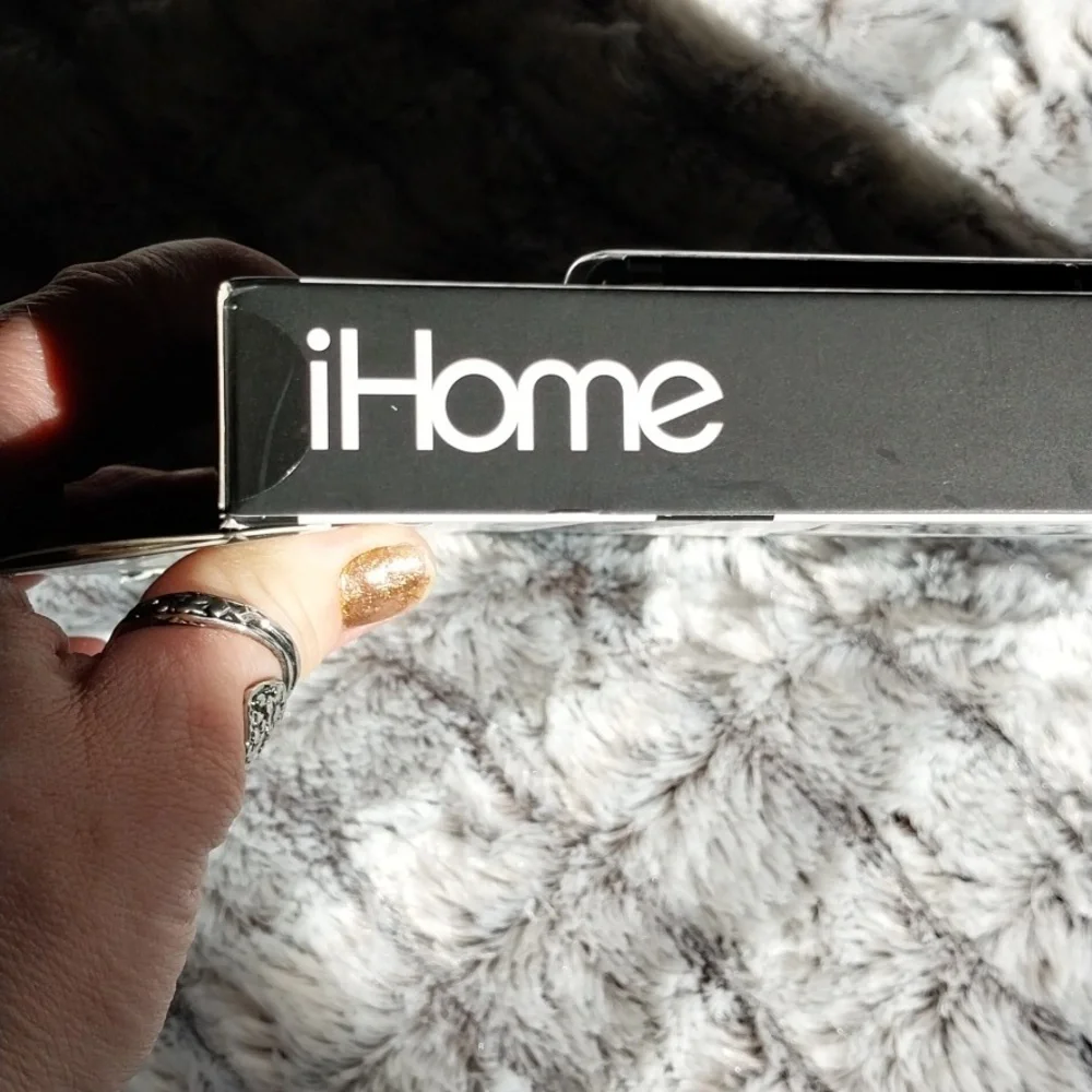NWT iHome Universal Slim Case For iPad & 9-10